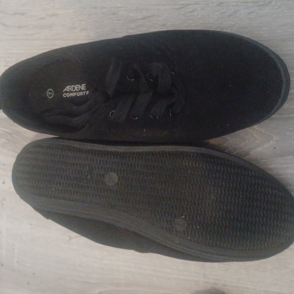 Size 7 convers shoes - Picture 3 of 3